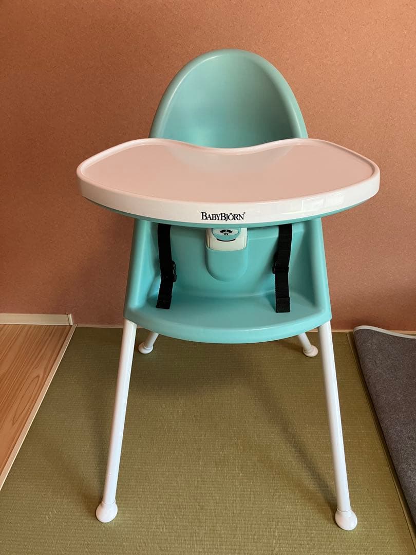 BABYBJÖRN 美品　ベビーチェア BABYBJORN（ベビービョルン） ブースターシート ホワイトベビーチェア