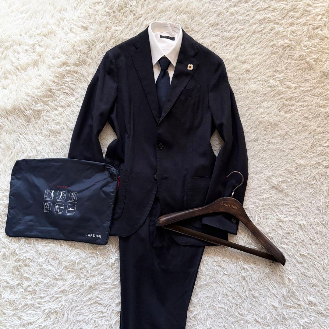<美品>LARDINI easy wear 新ロゴ ネイビー ウール スーツ44 極美品>LARDINI easy wear 新ロゴ ネイビー ウールスーツ44 - メルカリ