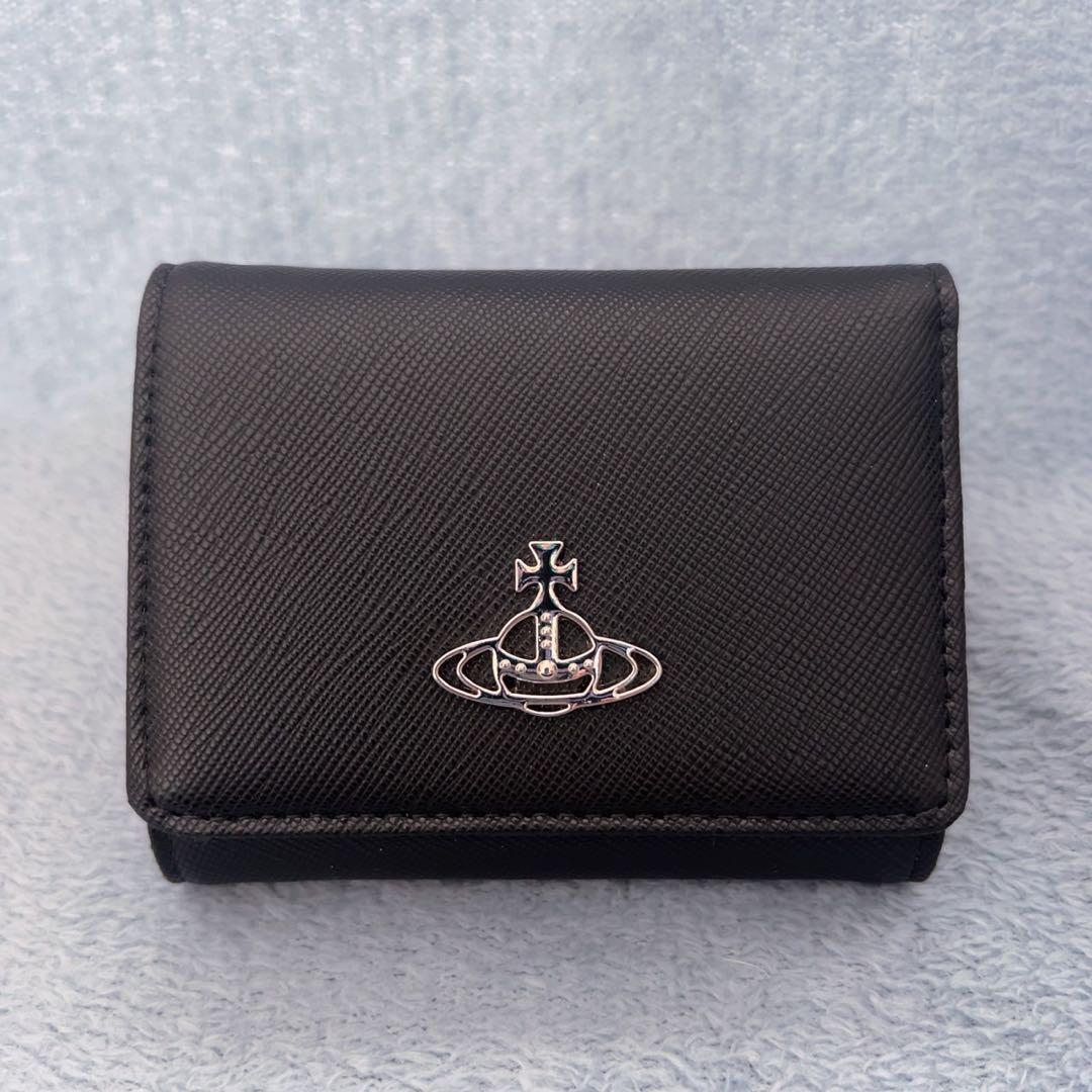 Vivienne Westwoodブラック 三つ折り財布 ロゴ付き ヴィヴィアンウエストウッド 財布 三つ折り Vivienne Westwood