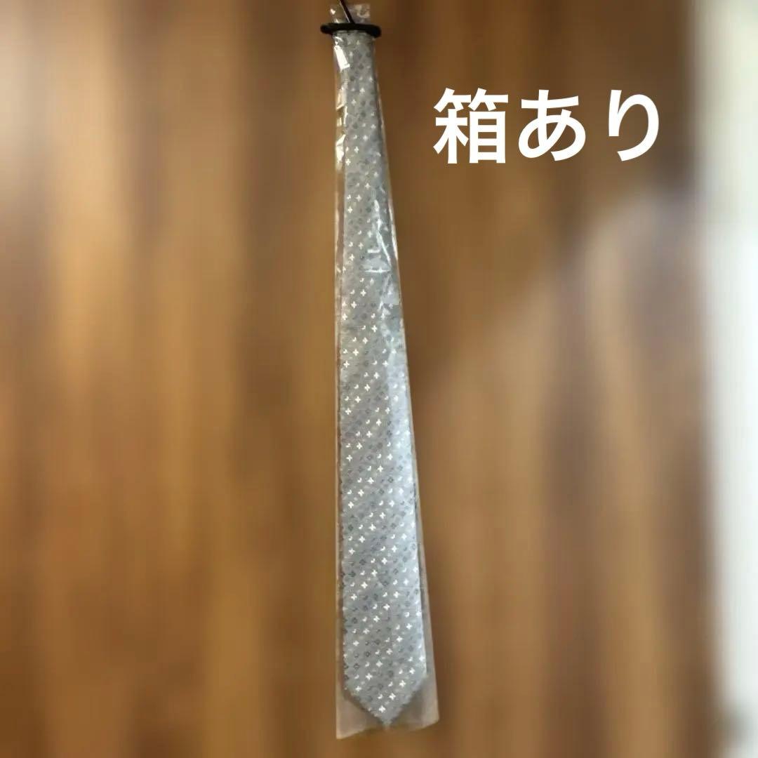 シルク製グレー花柄ネクタイ　ルイヴィトン ルイヴィトンLouis Vuitton モノグラムマルチストライプシルクネクタイ