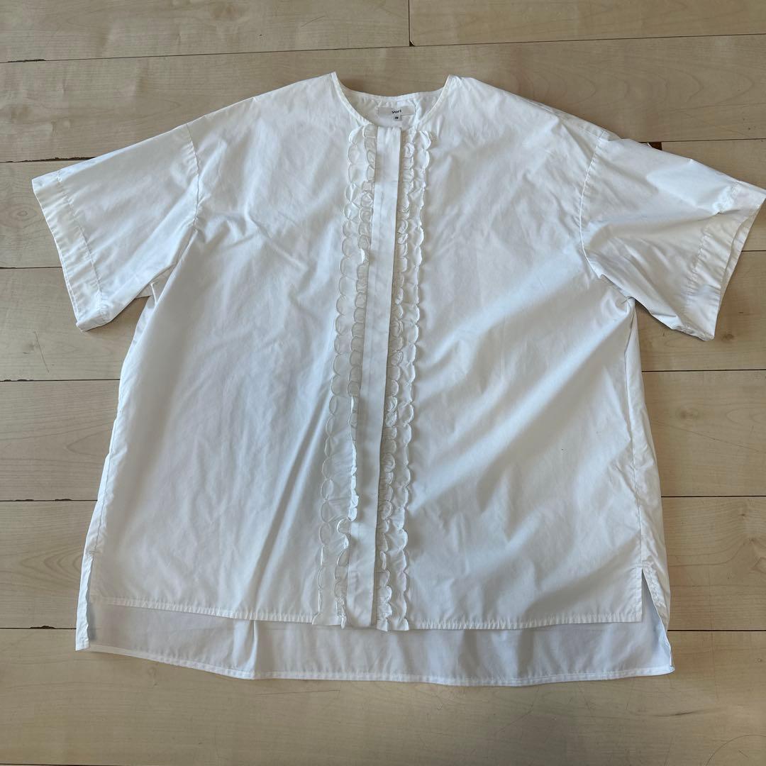 yori 半袖フリルシャツ 38 ホワイト SALE】半袖フリルシャツ[J by blue]【ネコポス】 – BLUE ONLINE