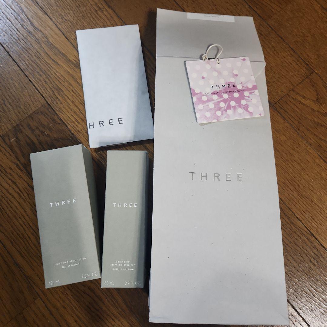 THREE バランシング ステム ローション・モイスチャライザー&洗顔料3袋付き THREE BALANCING LOTION KIT | THREE（スリー）