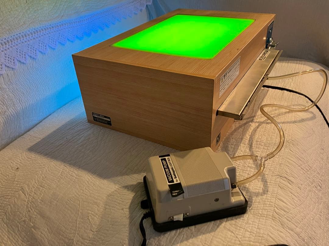サンハヤト：基板製作用中型ライトボックス 数回のみ使用でほぼ新品 サンハヤト BOX-W10D Light Box 感光基板製作用品大型ライトボックス