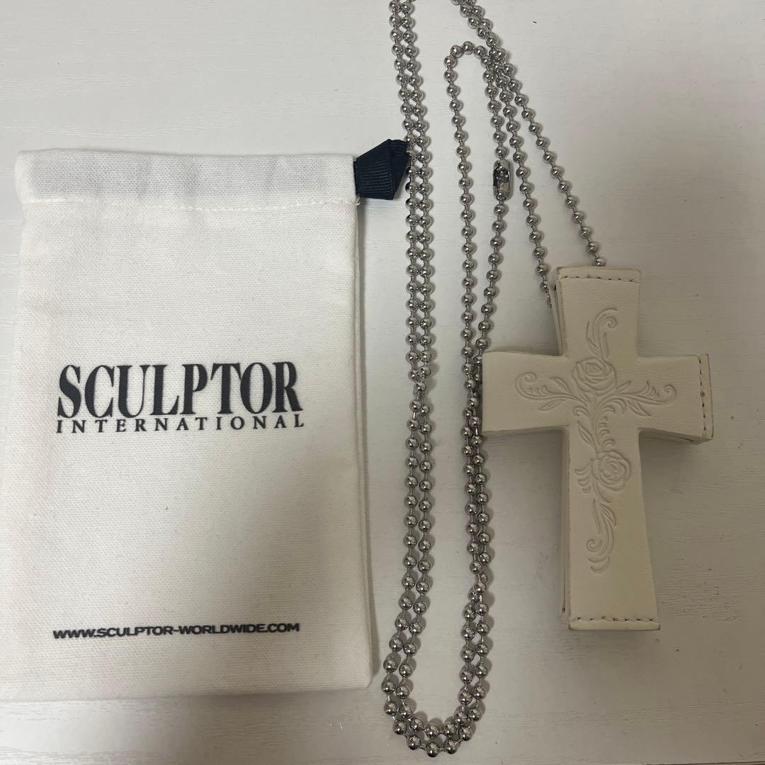 SCULPTOR INTERNATIONAL レザークロスネックレス - メルカリ