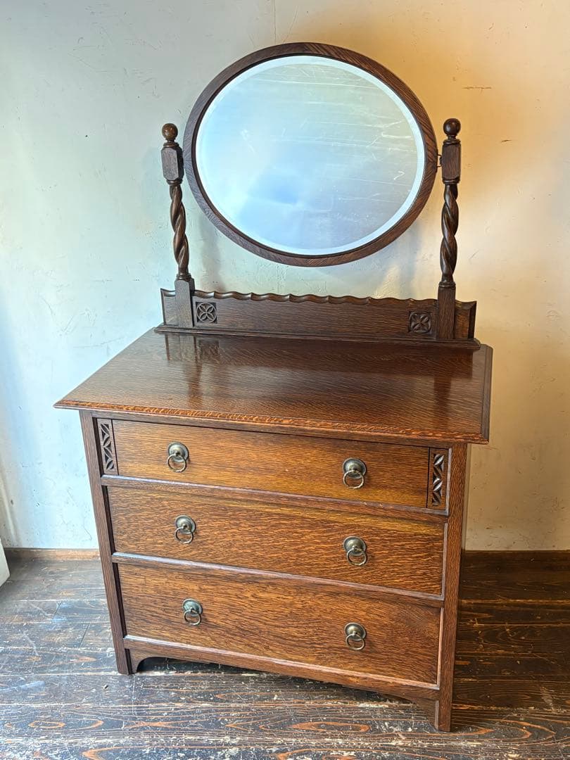 イギリスアンティーク オーク材ドレッサー 楕円形ミラー付き 英国のアンティークドレッサー、オーバルの形の鏡、見鏡が美しい