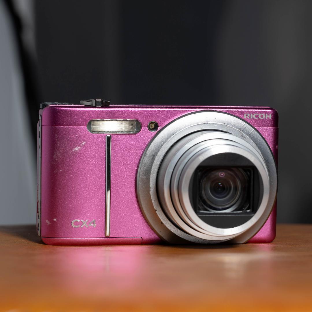 憧れのコンデジっぽさを味わえる】RICOH CX4 ピンク - メルカリ