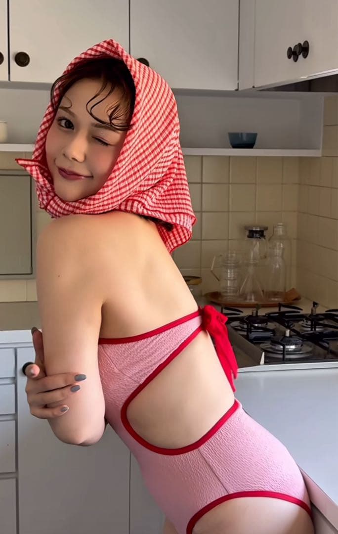 MIZUASOBI ピピング水着 リバーシブル レター柄ワンピース水着 | MIZUASOBI 公式