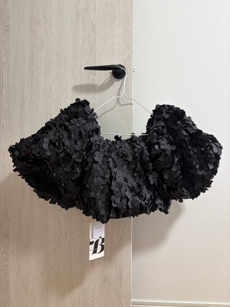 bibiy フラワーモチーフ ブラック ノースリーブ トップス - メルカリ