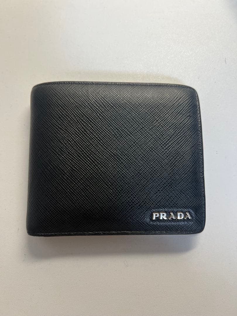 PRADA ブラックレザー 二つ折り財布 PRADA◇2つ折り財布/レザー/ブラック/無地/メンズ/164/使用感有り