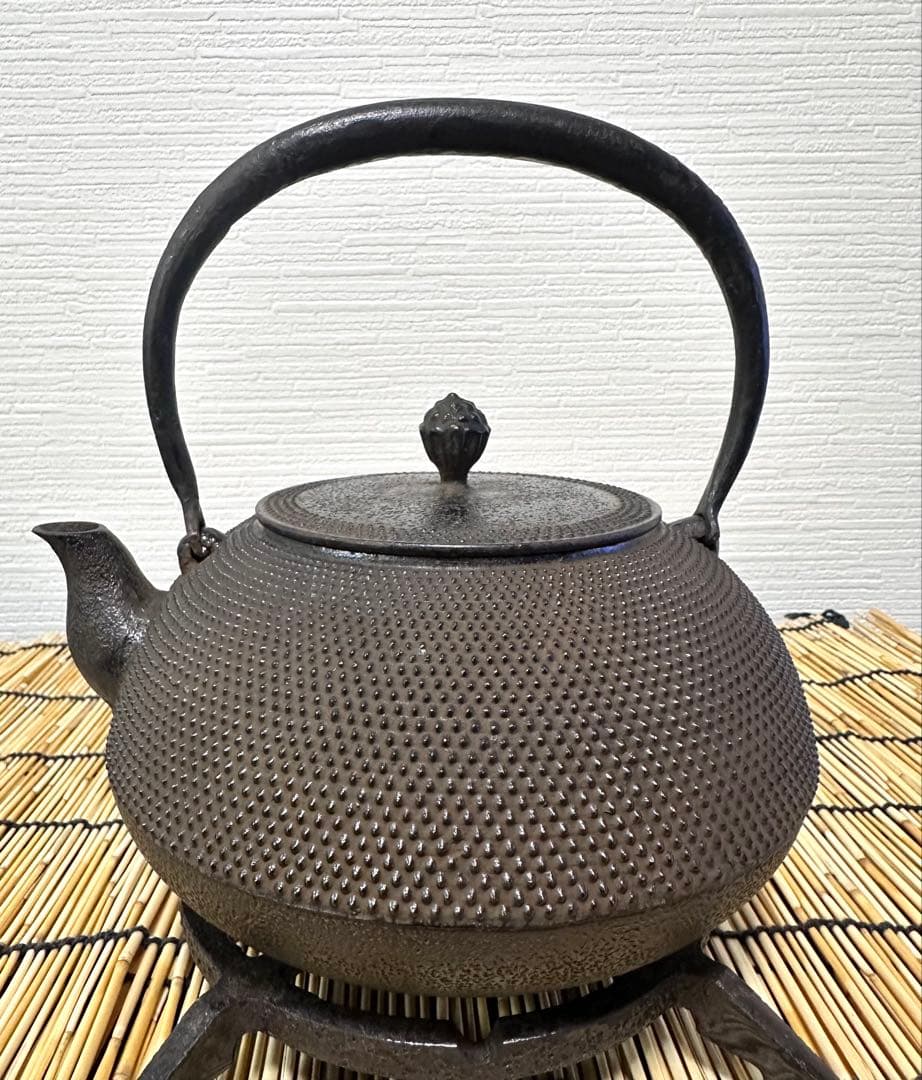 未使用品、木箱付 南部盛岡川勝造 15型アラレ 南部鉄瓶 イコニコサン