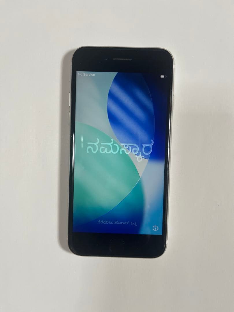 iPhoneSEスペースグレイ バッテリー100% 128GB SIMフリー ムスビー｜29 電池新品100％ iPhoneSE 128GB SIMフリー グレイ IOS15