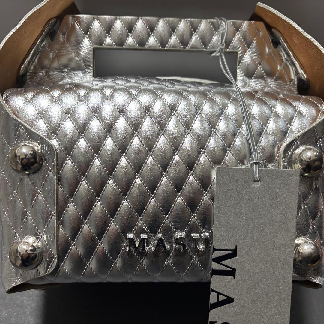 MASU(エムエーエスユー) ケーキバック　シルバー エムエーエスユー MASU LEATHER CAKE BAG （Silver） -FASCINATE