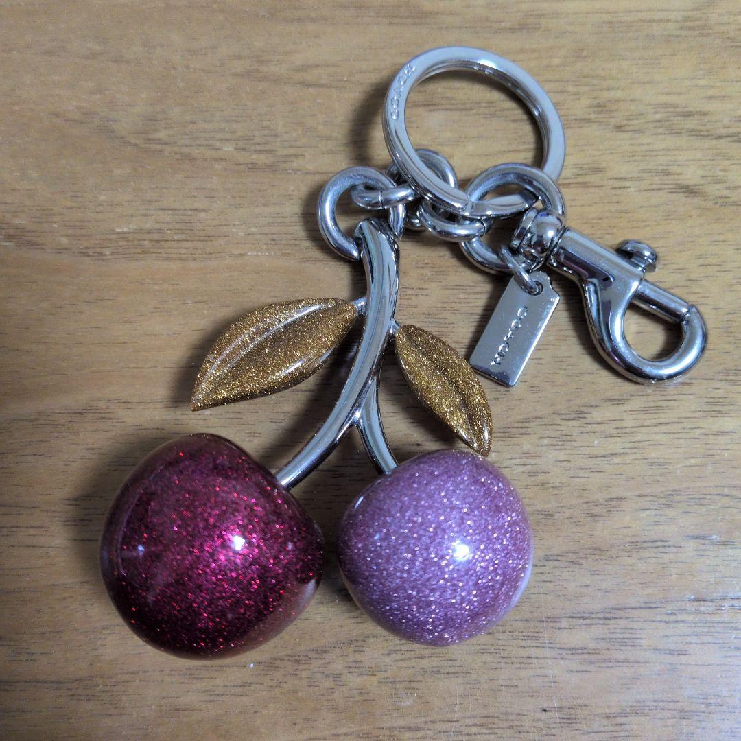 COACH チェリー型チャーム チェリー バッグチャーム】COACH ☆ さくらんぼ キーチェーン (Coach