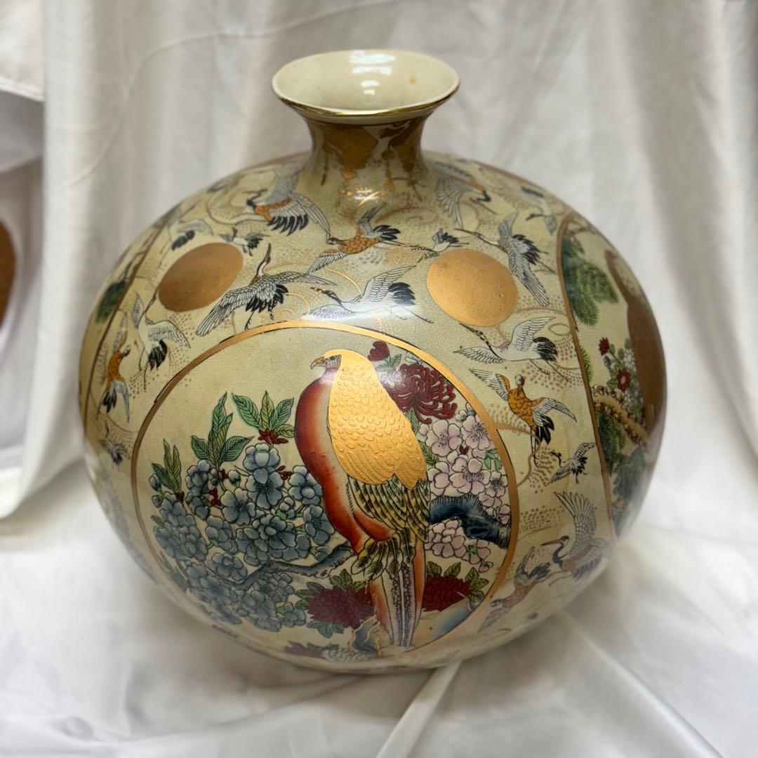 薩摩焼金襴飾壺　栄盛窯　瀧山作　金襴手花鳥　金彩　盛上　特大　壺　花瓶　郡鶴雲文 薩摩焼金襴飾壺 栄盛窯 瀧山作 金襴手花鳥 金彩 盛上 特大 壺 花瓶 郡