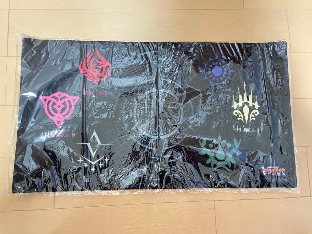 ヴァンガード プレイマット ヤマダデンキ限定 国家マーク 世界に40枚限定 ヴァンガード プレイマット ヤマダデンキ限定 国家マーク 世界に40枚