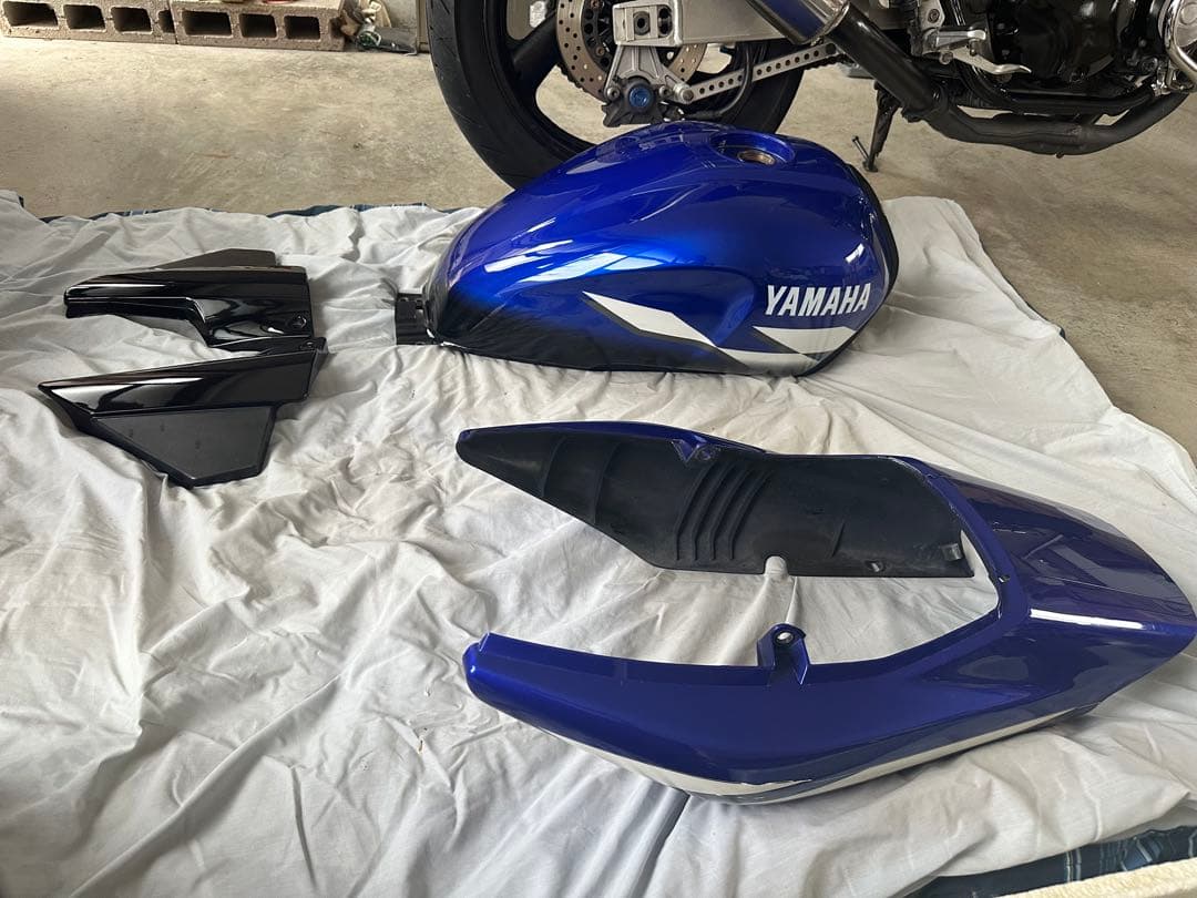 Yamaha XJR400r (rh02j) 純正外装 ヤマハ発動機 XJR400R サイドカバー 左右 黒 ヤマハ 純正 中古 バイク