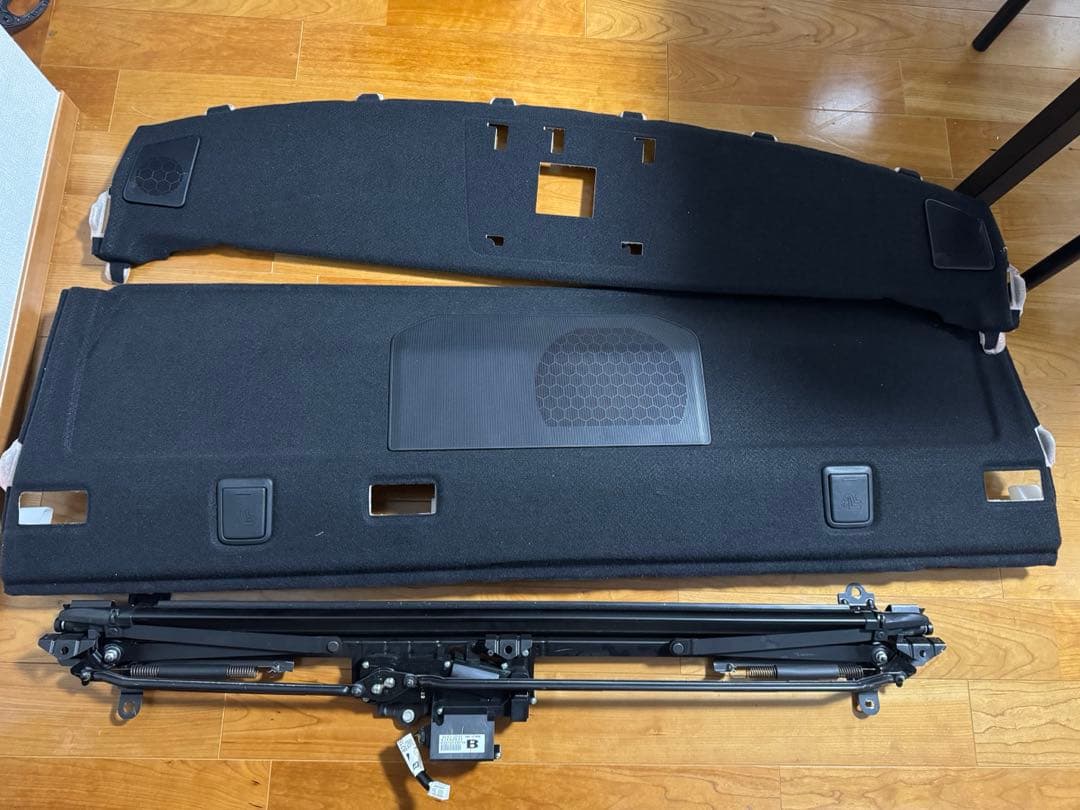 210 クラウン純正電動リアシェード、リアボード 電動リアシェード(後付け)（トヨタ クラウンアスリート ハイブリッド