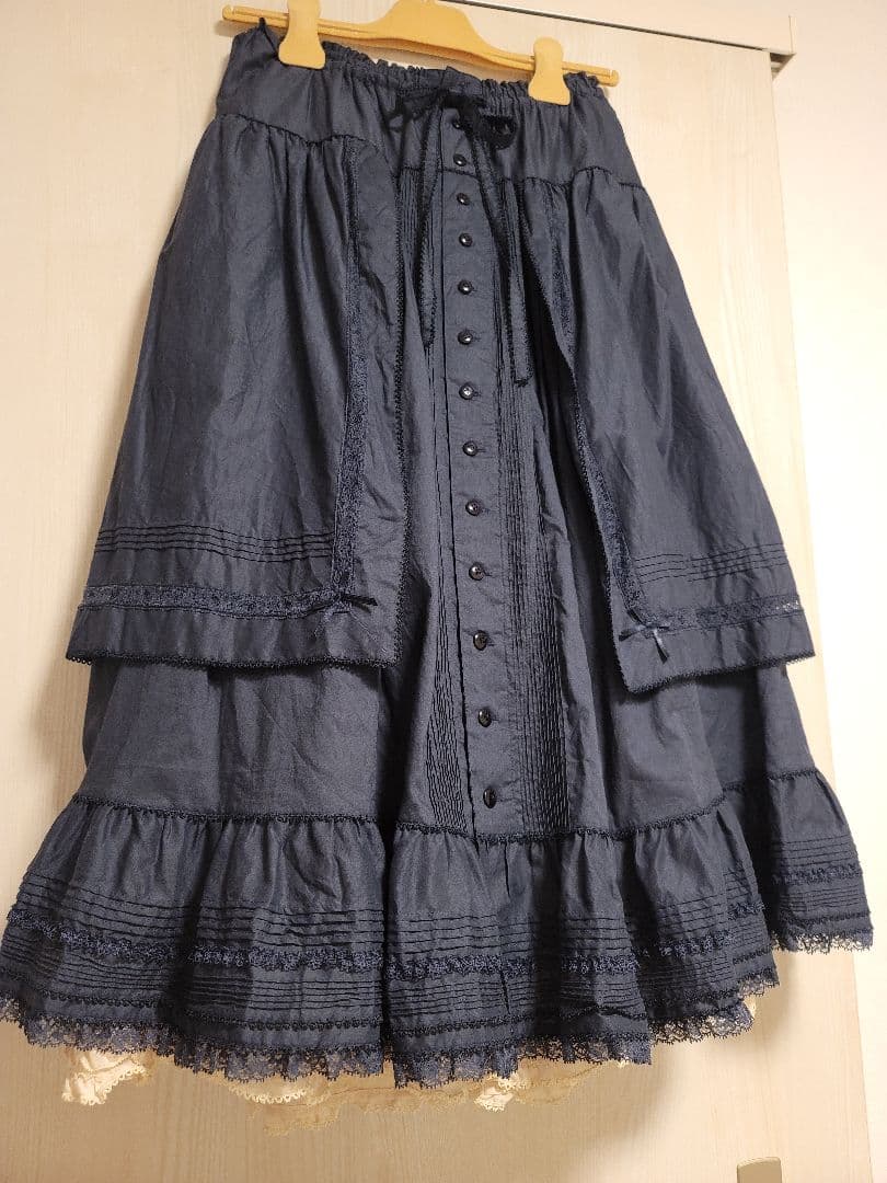 PINK HOUSE ロゴ刺繍入りエプロン風ローンスカート セール】 ロゴ刺繍入りエプロン風ローンスカート （ロング・マキシ丈