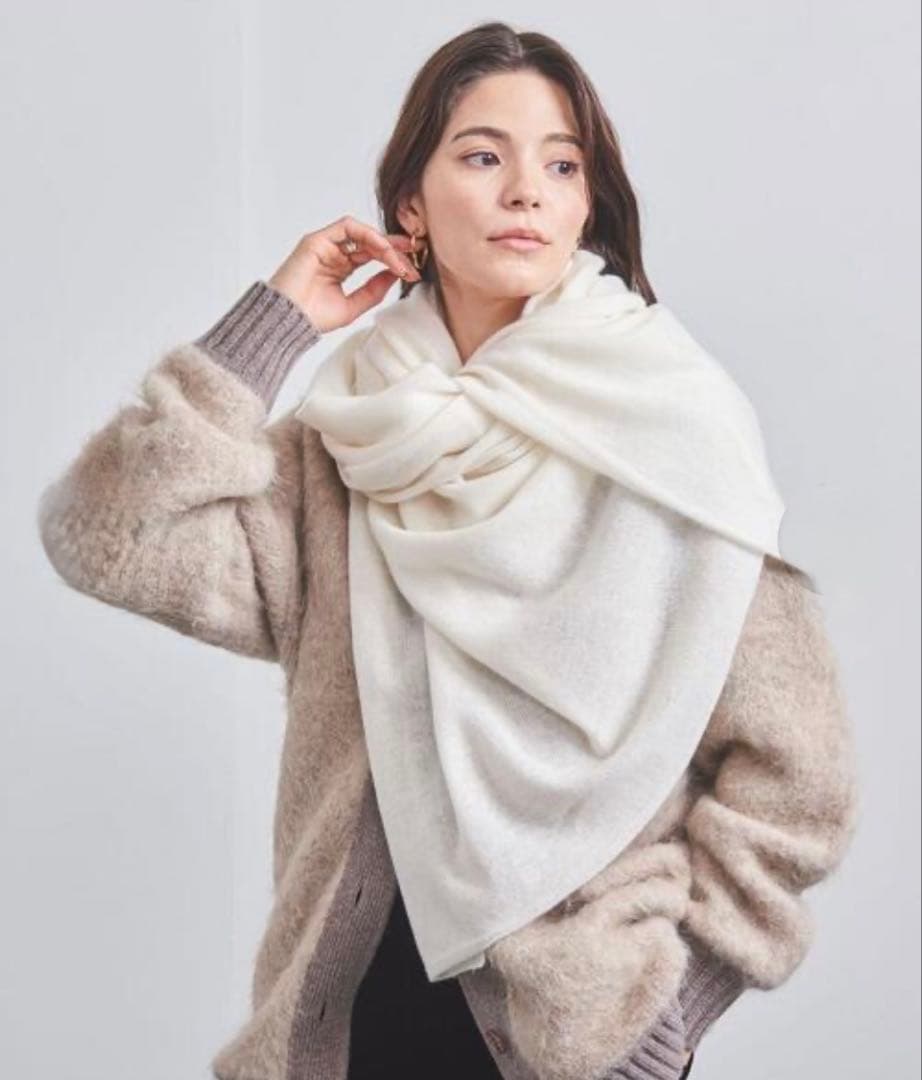 ⭐︎美品⭐︎カシミヤ100 UNITED ARROWS 大判ストール　オフホワイト UNITED ARROWS（ユナイテッドアローズ）の「UBCB カシミヤ ニット