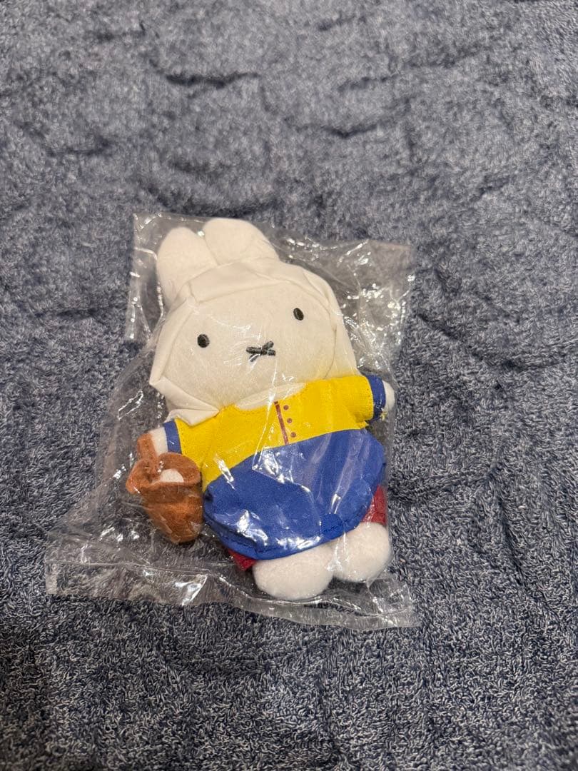 J*m様 牛乳を注ぐミッフィー　マスコット ミッフィー あみぐるみ ミルクメイド オランダ限定 miffy 牛乳を注ぐ女