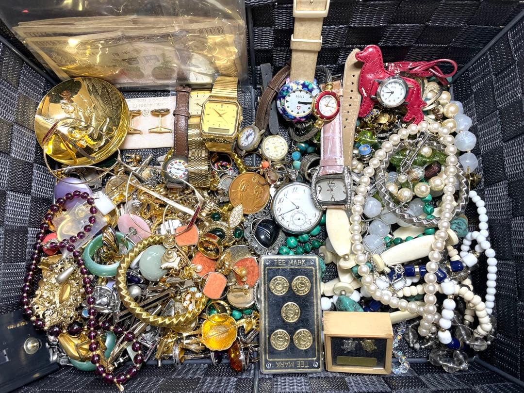 遺品整理品　アクセサリー　時計　2.1キロ超　④ 2026年最新】Yahoo!オークション -遺品整理 時計(アクセサリー、時計