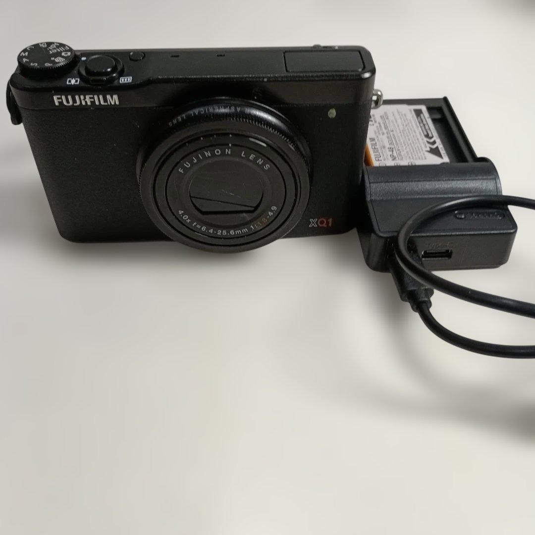 Fujifilm XQ1 ブラック 充電器付き 稼働確認 - メルカリ