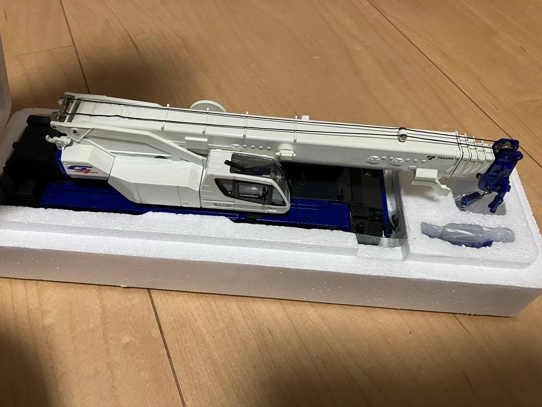 新品未使用　タダノ　CREVO GR-1000N ラフテレーンクレーン 1/50 タダノ社製ラフテレーンクレーン・GR-1000N（100t吊）が納品されました