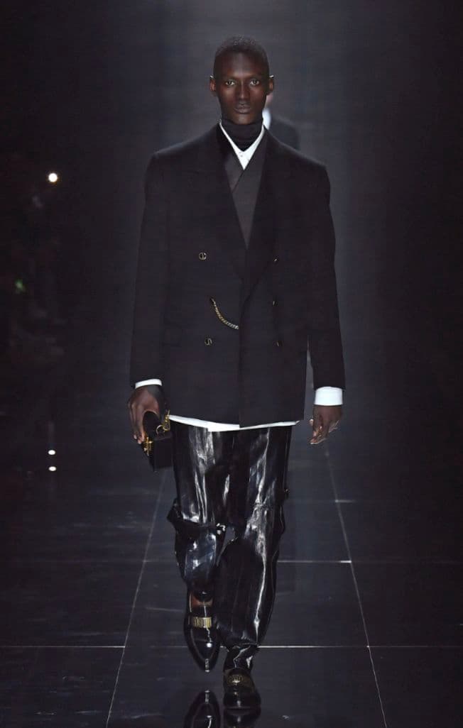 【ほぼ未使用】dunhill ダンヒル ロックバック ダンヒル」の名作『ロックバッグ』が縦から横へ！懐古主義にとらわれ