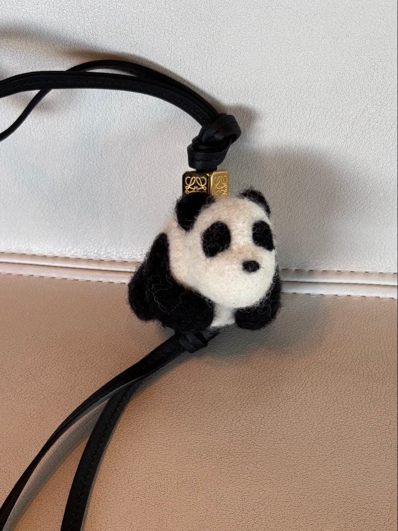 LOEWE バッグチャーム パンダ フェルト&カーフ 楽天市場】LOEWE ロエベ バッグチャーム PANDA CHARM パンダ チャーム