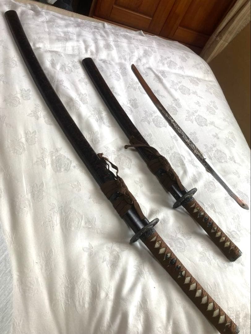 【林】模造刀大小二振セット　模擬刀　日本刀　コスプレ用　古美術品 楽天市場】美術刀 模造刀 黒石目・大刀 -黒染柄- しのびやオリジナル