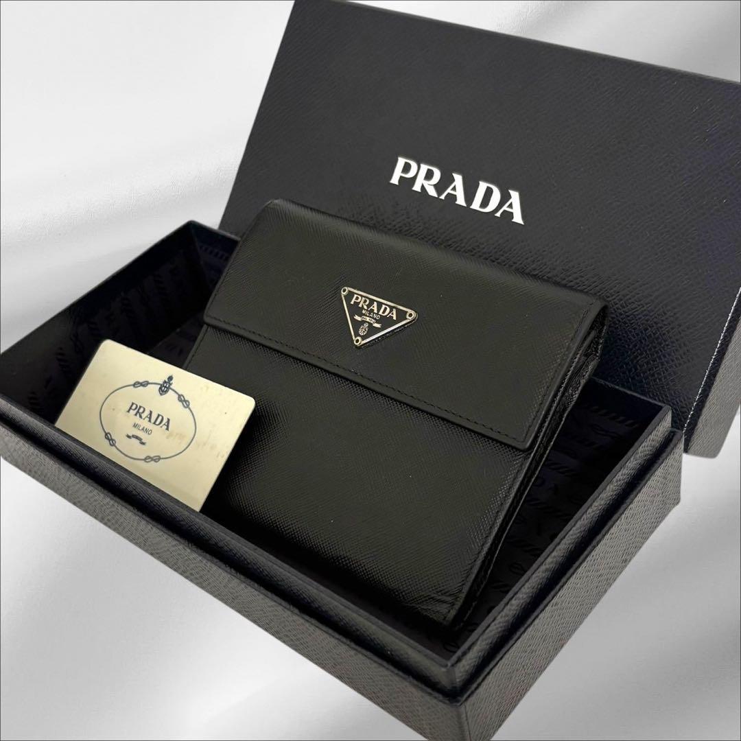 極美品✨ PRADA プラダ 三つ折り財布 サフィアーノ ブラック 黒 極美品✨ PRADA プラダ 三つ折り財布 サフィアーノ ブラック 三角ロゴ