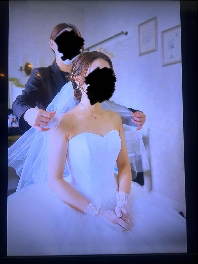 【お値下げ】　タカミブライダル　ウェディングドレス　ハートカット ハートカットが深いデザインのドレス。着脱可能な袖付きのドレスです