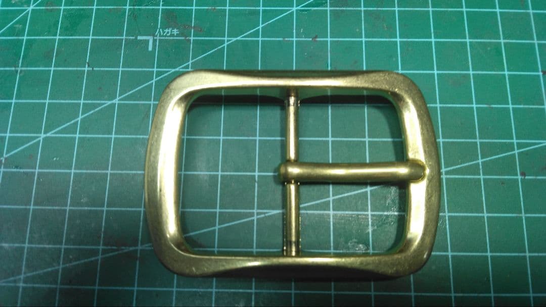 栃木レザー ツタ&フラワースタッズベルト ブラック - メルカリ