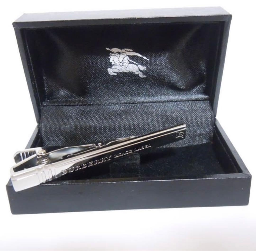 新品　バーバリーブラックレーベル ロゴ ネクタイピン BURBERRY BLACK LABEL（ネクタイピン）のフリマアイテム一覧