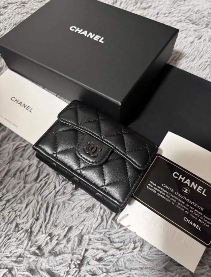 シャネル 財布 SOBLACK 三つ折り ラムスキン CHANEL ソーブラック SO BLACK 】CHANEL 3つ折り財布 ラムスキン (CHANEL/折りたたみ財布