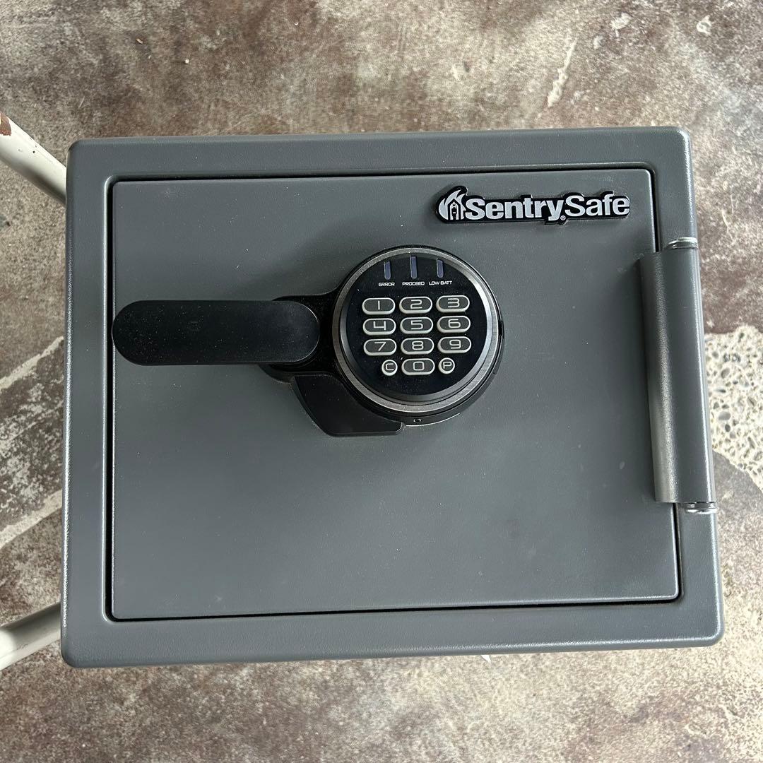 セントリー金庫 グレー　テンキー式 設置込】セントリー テンキー式耐火・耐水金庫 （1時間耐火） 33.6L