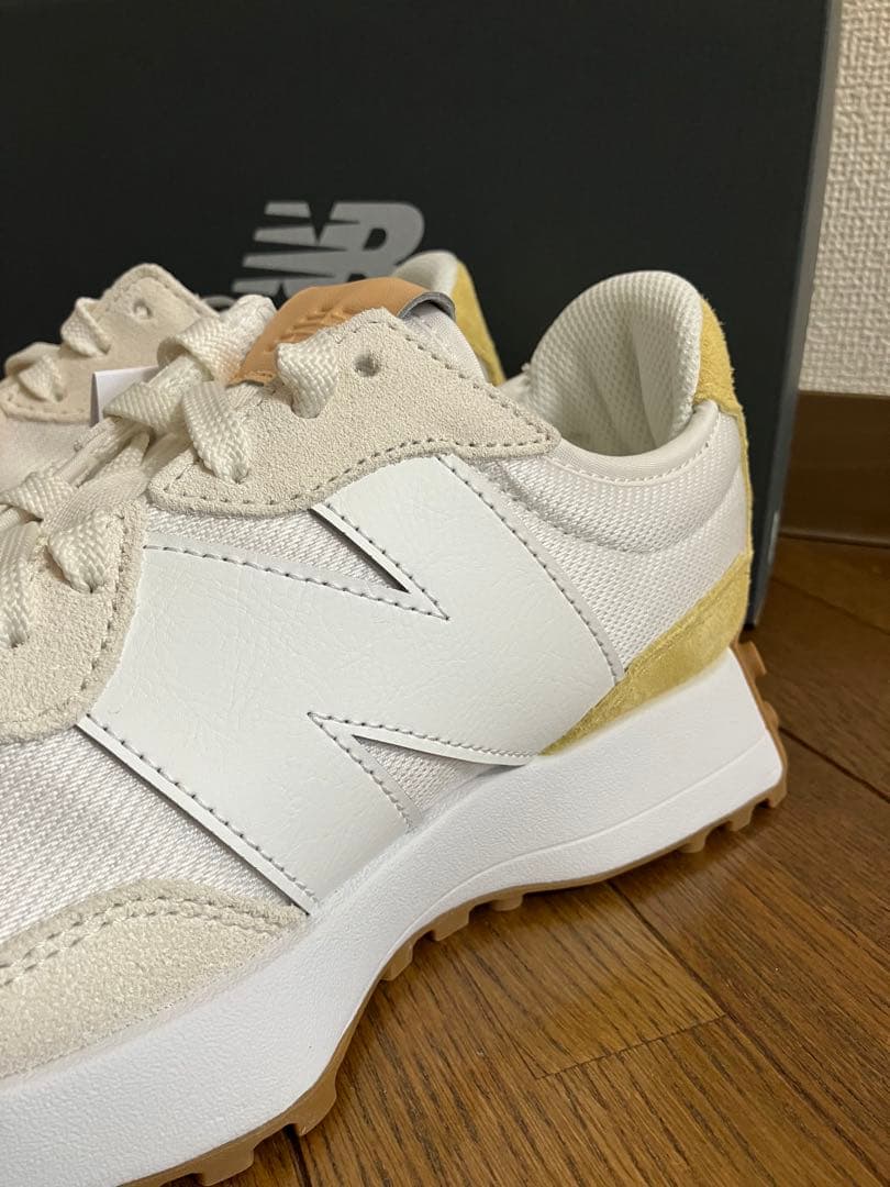 23.5cm ニューバランスWS327 ホワイト&ベージュカラー