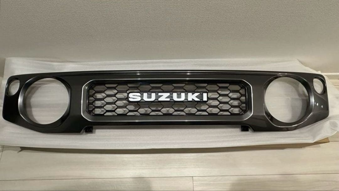 新品未使用　ジムニーノマド　純正　オプション　フロントグリル 新品 スズキ ジムニーノマド JC74W 純正 フロントグリル