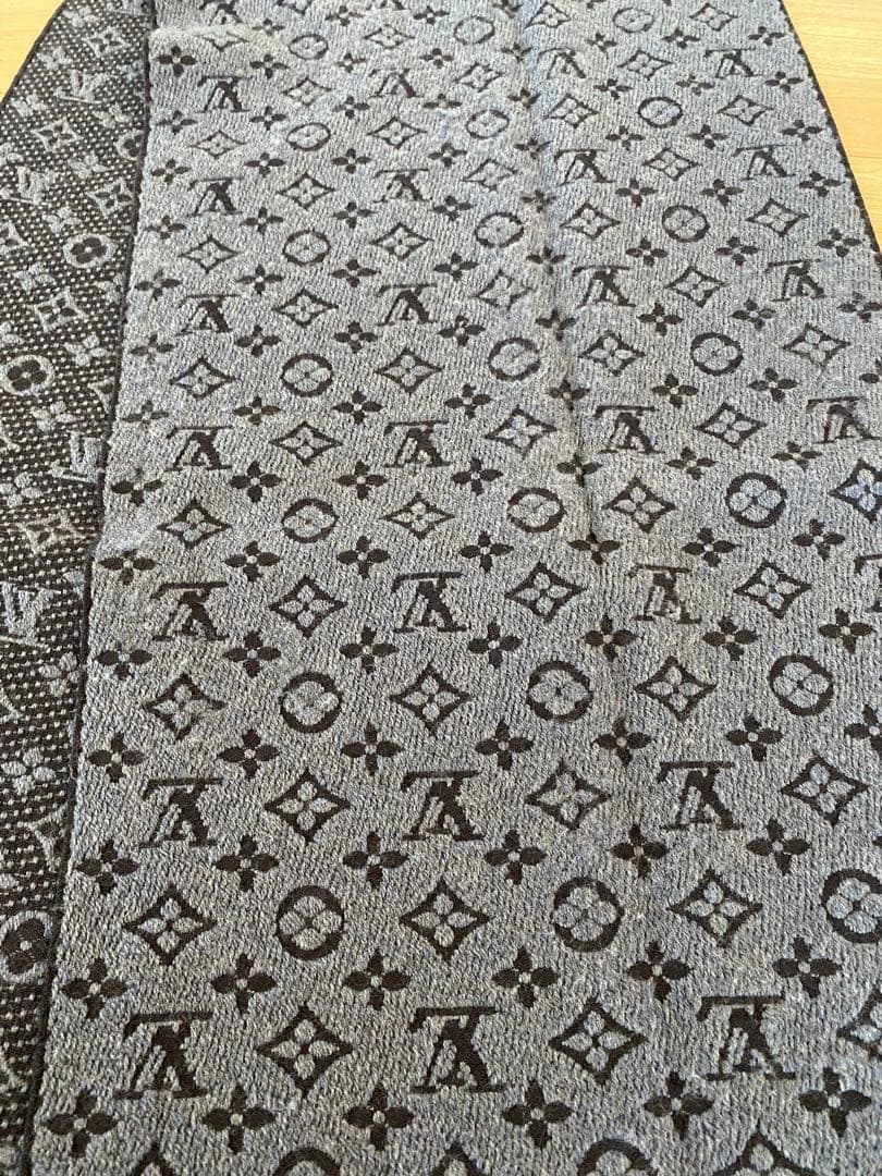 売り切りたいのでお値下げ！！Louis Vuitton ダークブルー マフラー
