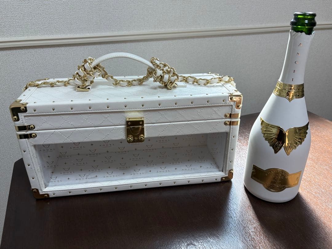 エンジェル　シャンパン　ホリデーエディション　空箱 エンジェル シャンパン レッド 空箱/空瓶 (最終値下げ) - メルカリ