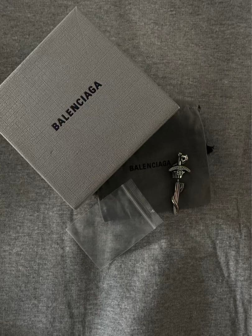 BALENCIAGA スカルと剣のピアス 新品同様 Goth Swordピアス で シルバー | Balenciaga JP (バレンシアガ）