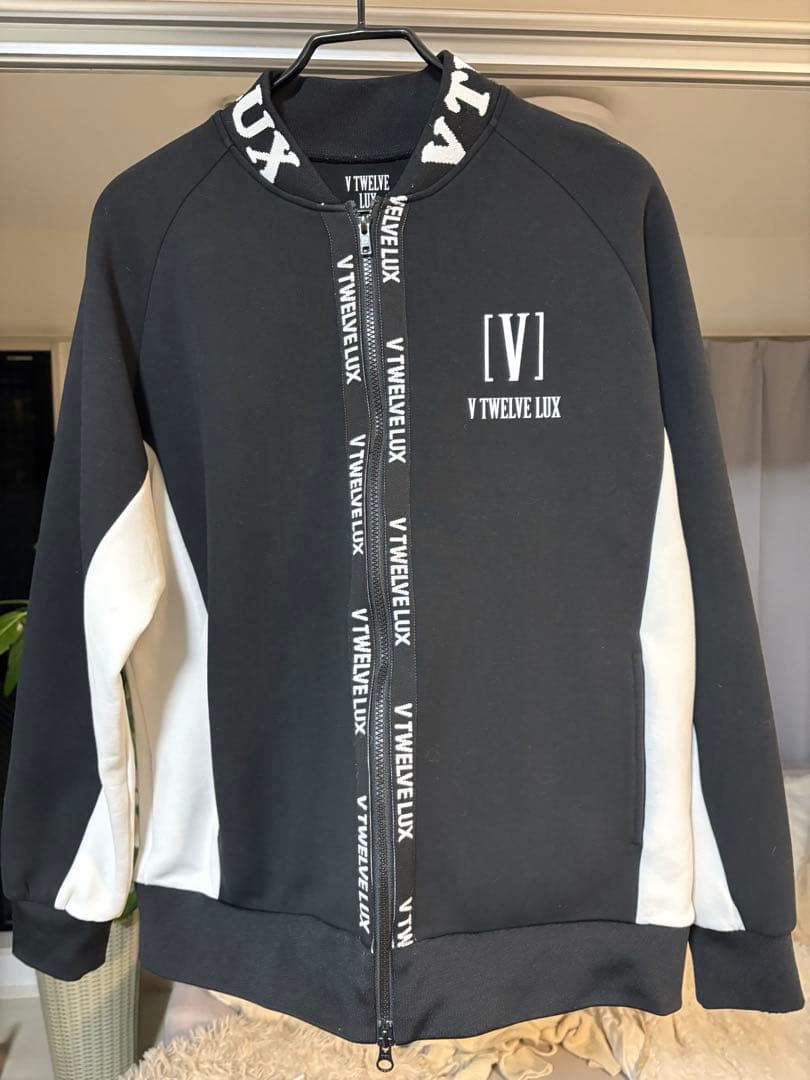 V TWELVE LUX ジャケットとパンツセット V12 V TWELVE LUX | ゴルフウェア【公式通販】