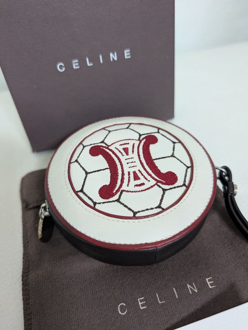 【レア】セリーヌ★財布小銭入れ★FIFAワールドカップサッカーボール サッカーボール素材を使ったフットボール長財布 【Leather goods ナダヤ】
