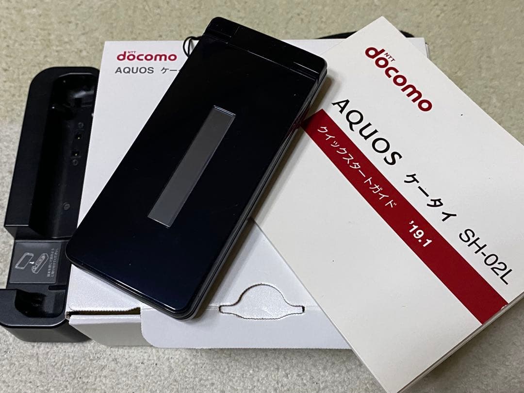 ドコモAQUOS ケータイ SH-02L ブラック 本体　箱卓上ホルダ付き NTT docomo ドコモ純正 卓上ホルダ SH50 AQUOS ケータイ SH-02L SH-03L
