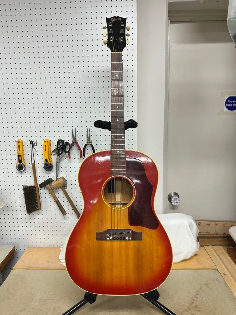 1967年製Gibson B-25チェリーサンバースト オリジナルハードケース付 Gibson 1967年製 B-25 Cherry Sunburst Vintage 良好 - Teenarama