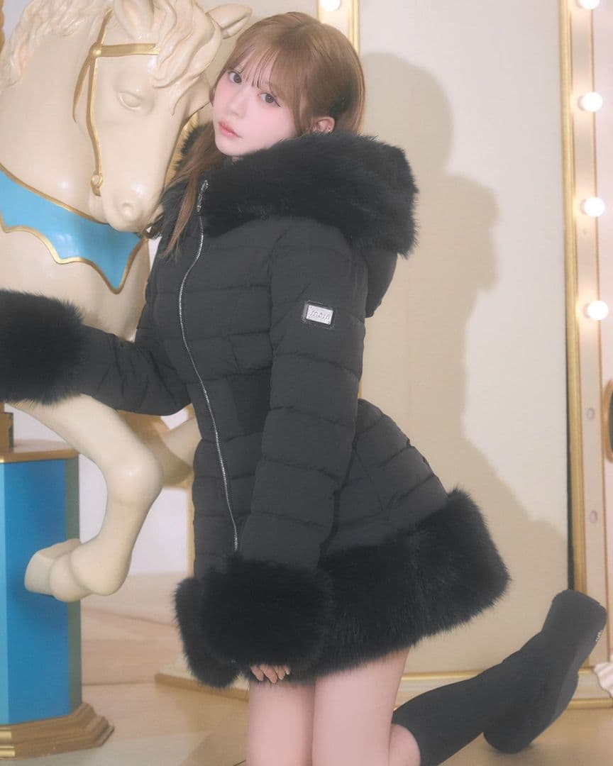 ミシェルマカロン　美くびれフェイクファーダウンコート　XS　ブラック michellMacaron - 美くびれフェイクファーダウンコートの通販 by あ