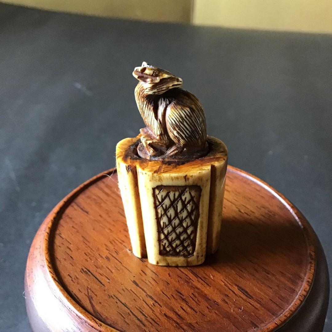 根付け　「狐」　江戸時代保証　ホンシュウ鹿角 日本）鹿角の獅子根付（江戸期 18世紀） | nokiのブログ