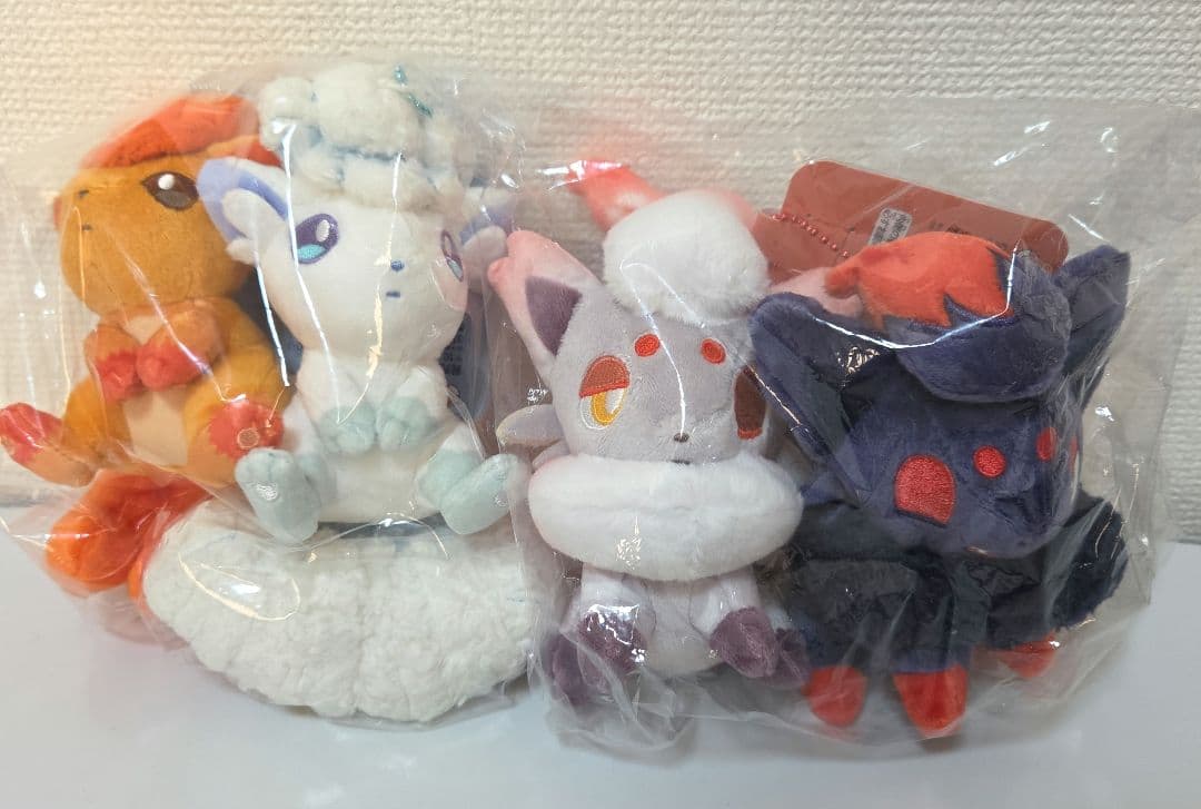 ポケセン　にたものどうし　ペアマスコット Amazon.co.jp: ポケモンセンターオリジナル 磁石でくっつくペア