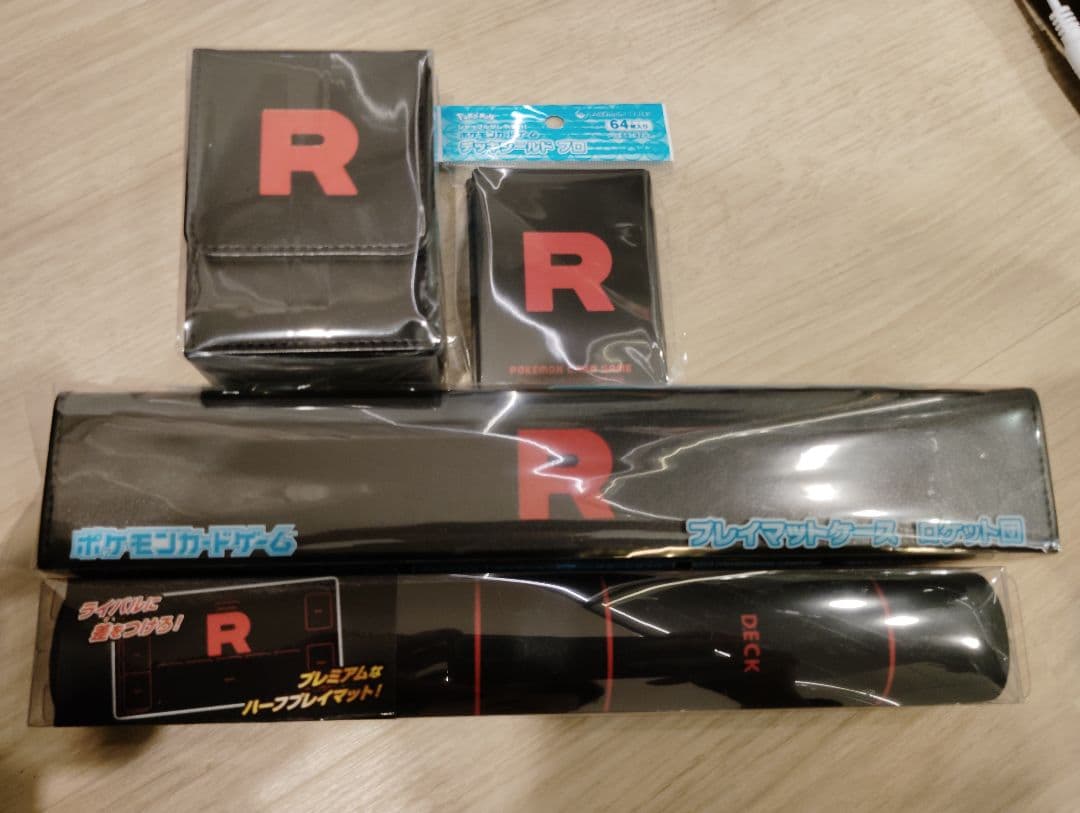 未開封　ポケカ　ロケット団　サプライ　デッキシールド　プレイマット プレイマット『ロケット団』【サプライ】{-}