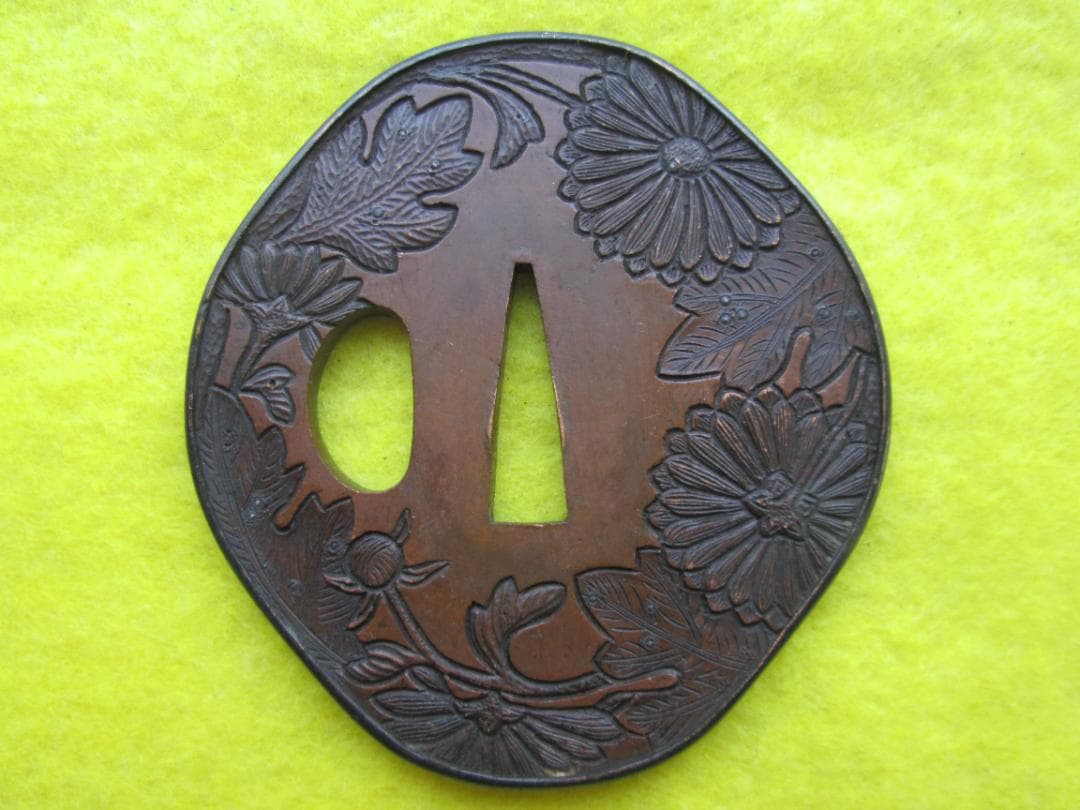 江戸期作　京都金工作　銅地お多福形鍔　菊の図　赤銅覆輪　鋤出し彫り 鍔 - 4ページ目 (117ページ中)の通販は - 濃州堂